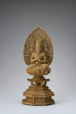Kusunoki Dainichi (Mahavairocana) (楠木九重八角台飛天光背眼入切金付大日)