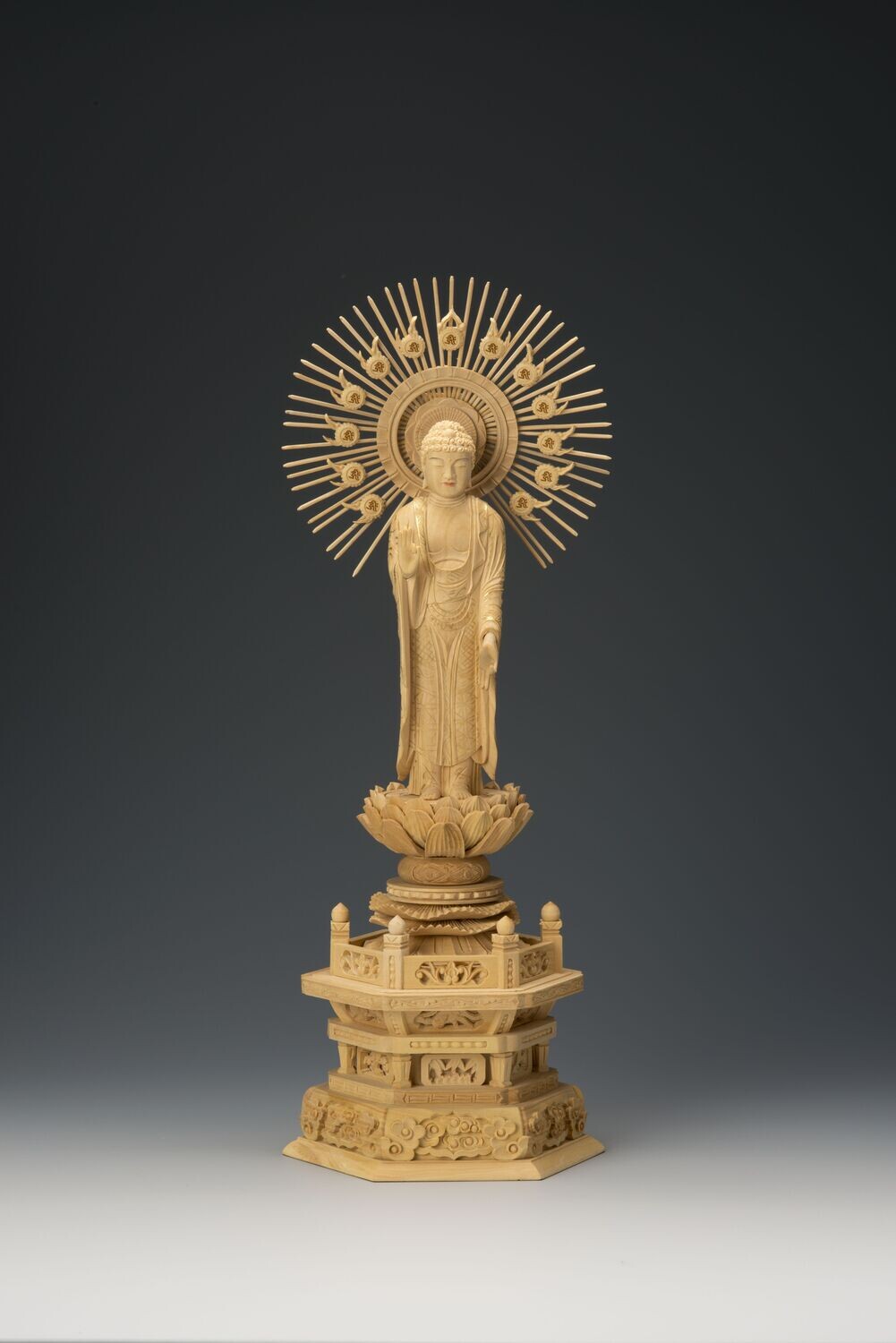 Tsuge Amitabha (本柘植六角台高田派金泥付立阿弥陀)