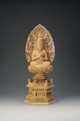 Tsuge Dainichi  (Mahavairocana) (本柘植六角台飛天光背大日）