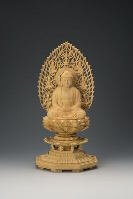 Tsuge Shakyamuni (本柘植八角台飛天光背眼入釈迦)