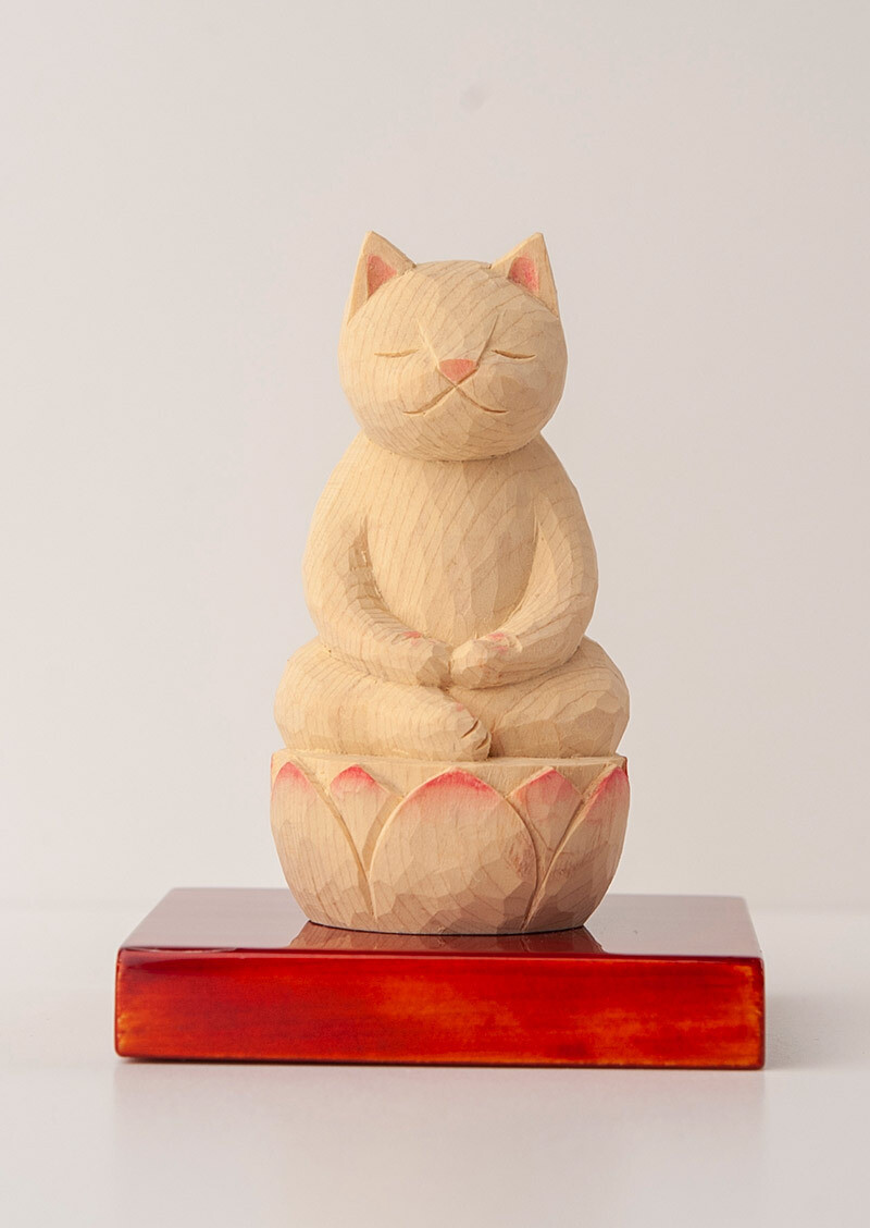 木彫りの座禅猫 淡彩色 猫仏さま