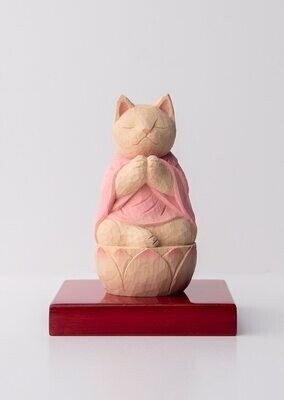 Gassho Cat Buddha 木彫りの合掌猫 袈裟を着た猫仏さま Tan color (鴇色)