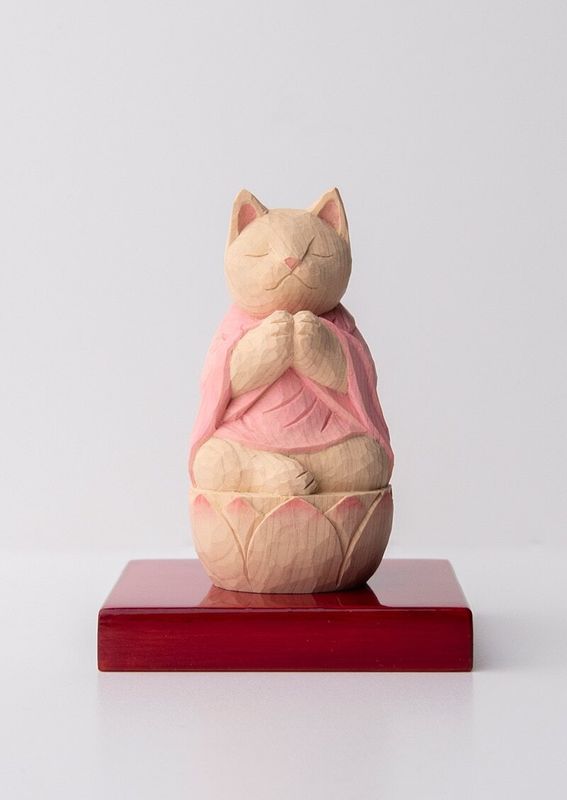 Gassho Cat Buddha  木彫りの合掌猫 袈裟を着た猫仏さま Tan color (鴇色)