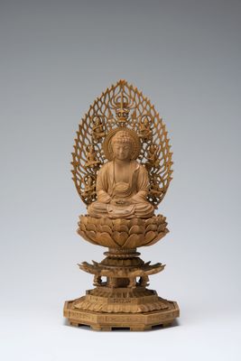 Byakudan Shakyamuni (白檀八角台飛天 光背釈迦)