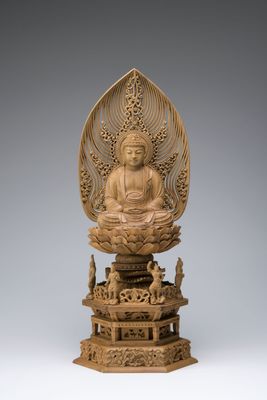 Byakudan Shakyamuni   (白檀六角四天王台水煙光背眼入釈迦)