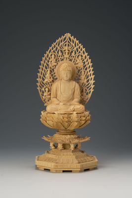 Tsuge Shakyamuni  (本柘植八角台飛天光背釈迦）