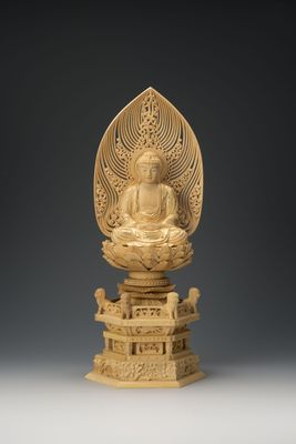 Tsuge Shakyamuni (本柘植六角鬼面麒麟台水煙光背眼入切金付釈迦)