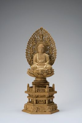 Shakyamuni Kusunoki (楠木六角台飛光背天眼入切金付釈迦)