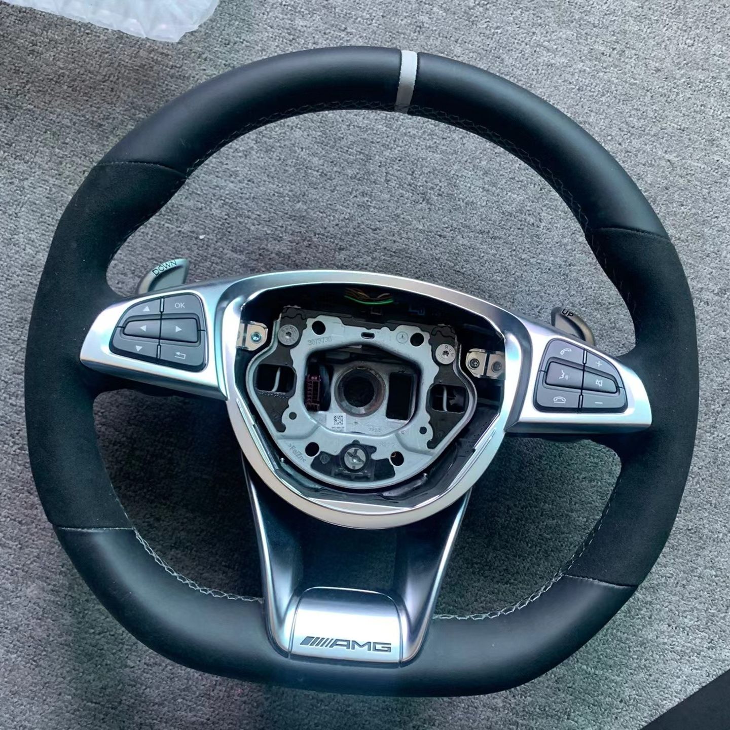 Leather Steering Wheel for Mercedes-Benz C-Class C200 C260 GLB GLE GLE Cls63s 2027 W205 (without button, without paddle shift)
