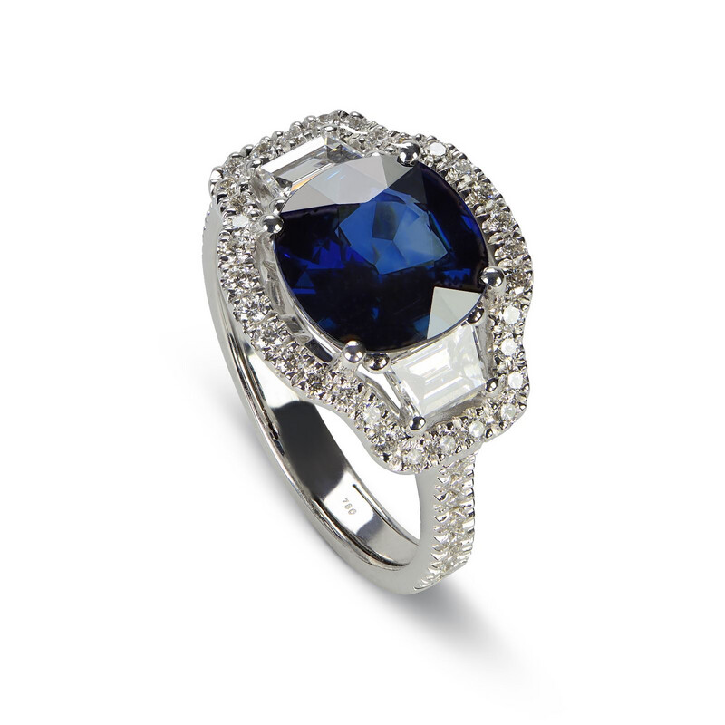 Anello Zaffiro Royal Blue e Diamanti