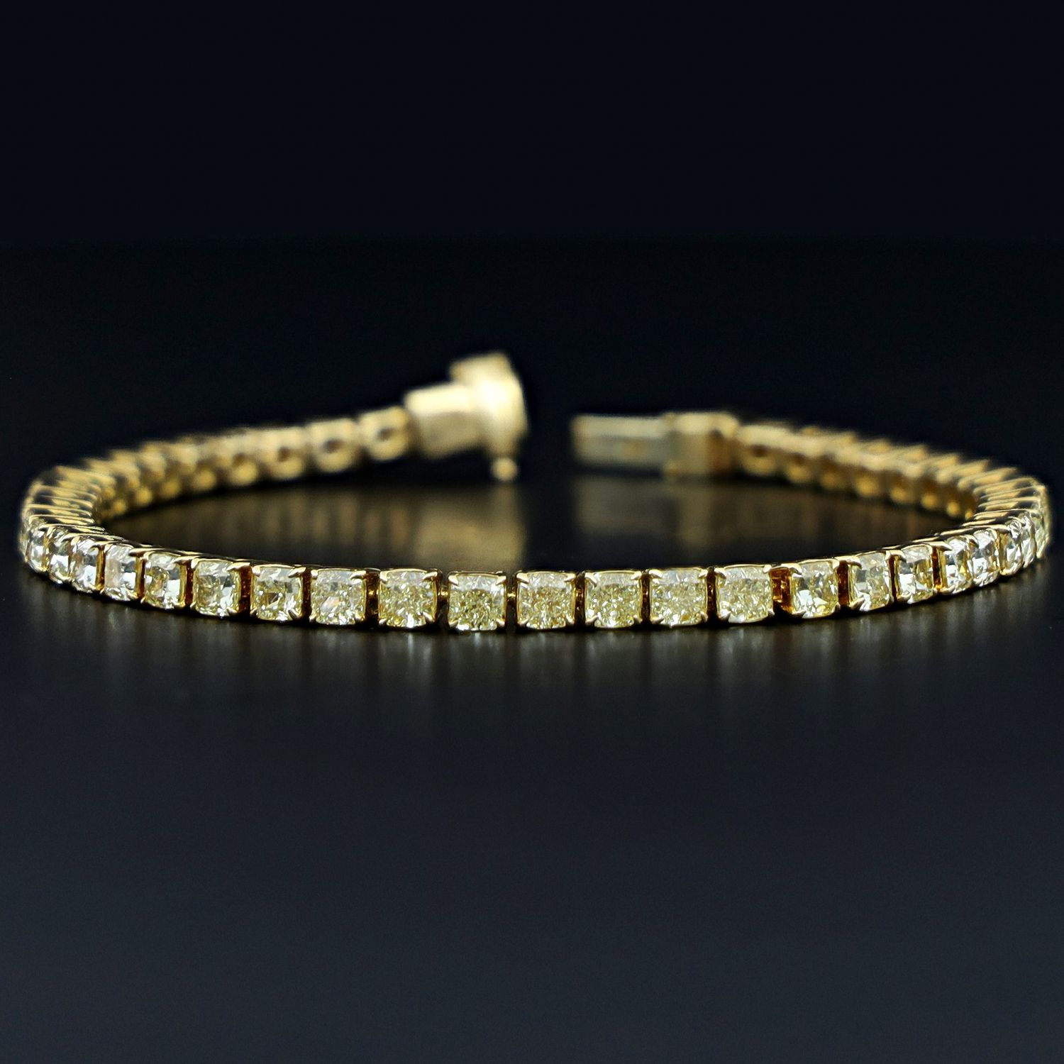 Scarselli 8.79 Ct Fancy Light Yellow Natural Diamond Tennis Bracelet