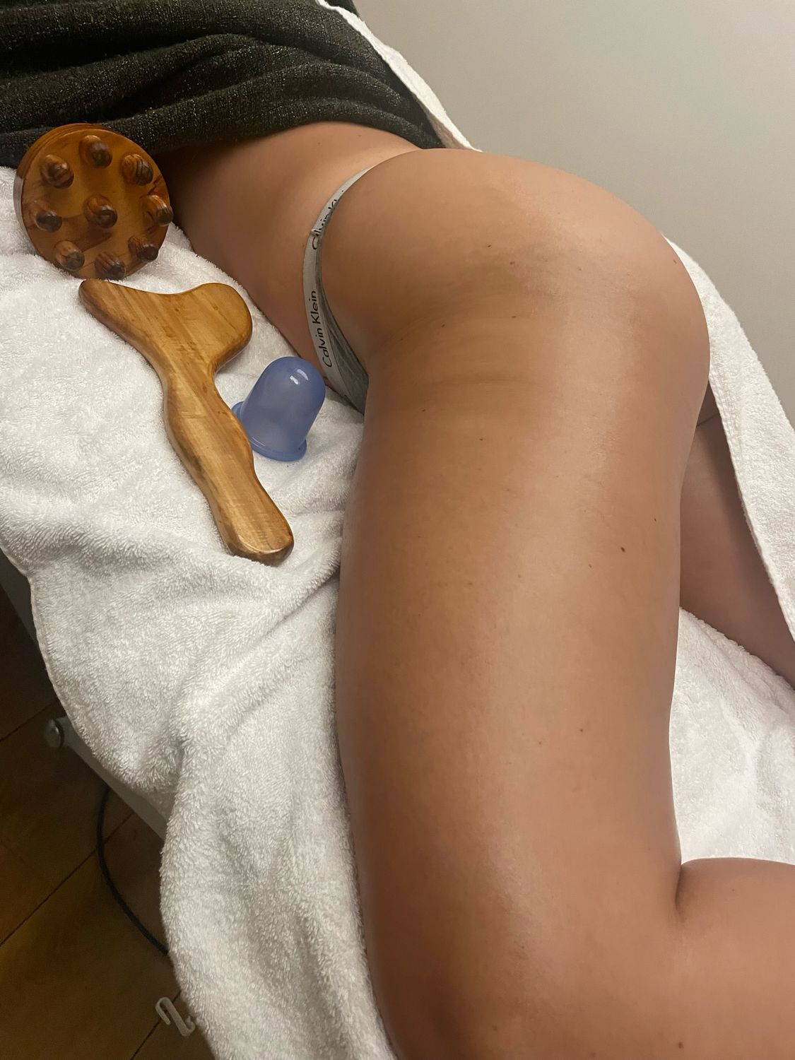 Treatment combining mesotherapy and wood therapy for cellulite
