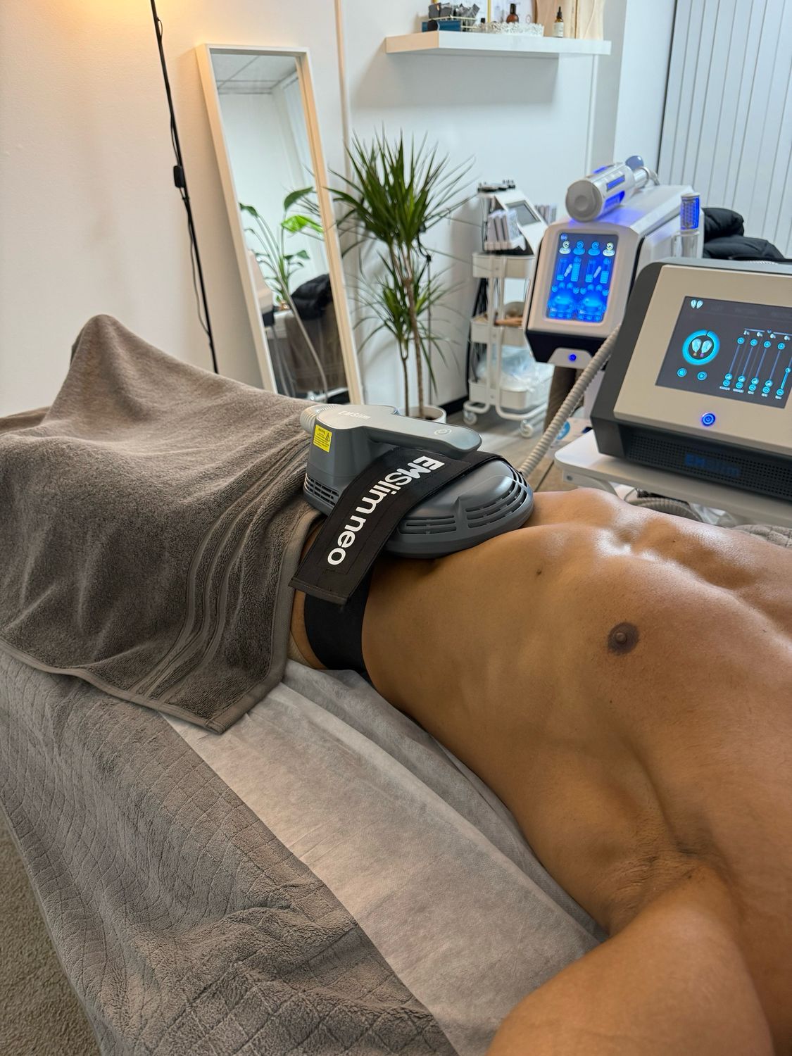 EmslimNeo + Manual Lymphatic Drainage — Abdomen &amp; Glutes