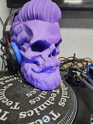 ?? Beard Skull Collection – Soporte de Cascos Edición DJ
