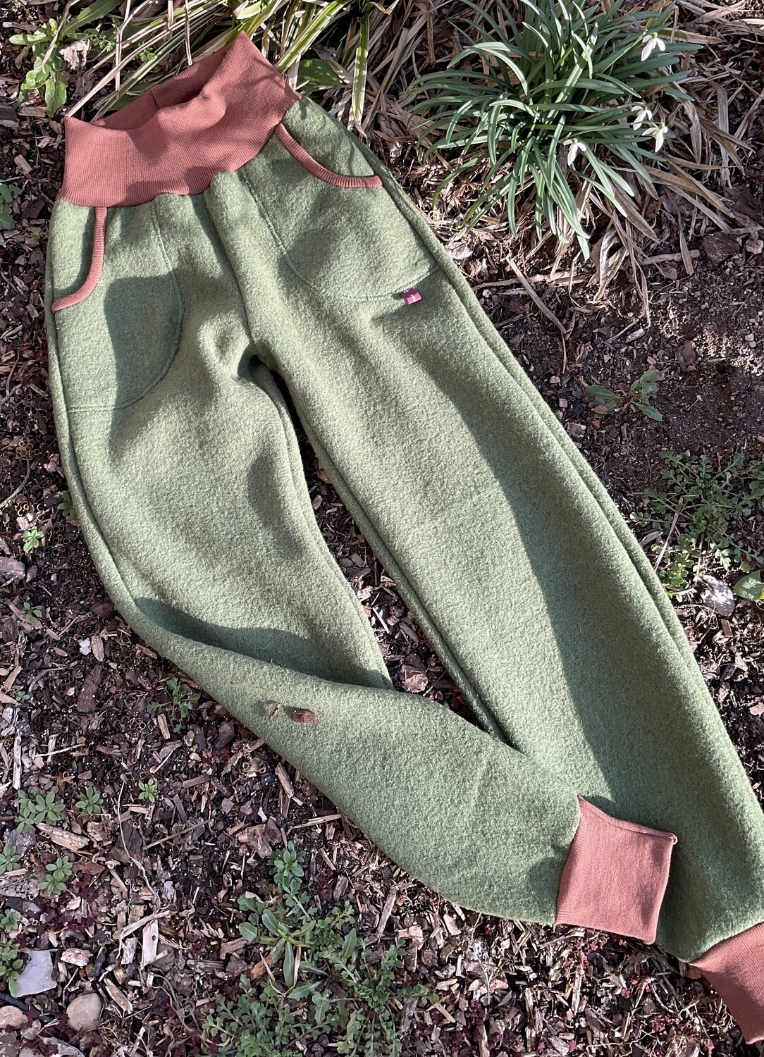 Outdoorhose "robuste Heide" aus Wollwalk in jägergrün mit Wollbündchen Gr. 36