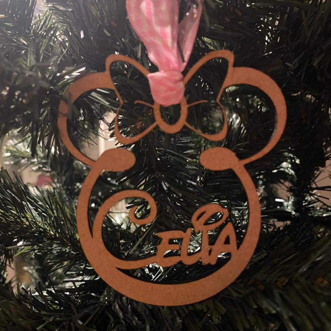 BOLA DE NAVIDAD DE MADERA CON NOMBRE MINNIE