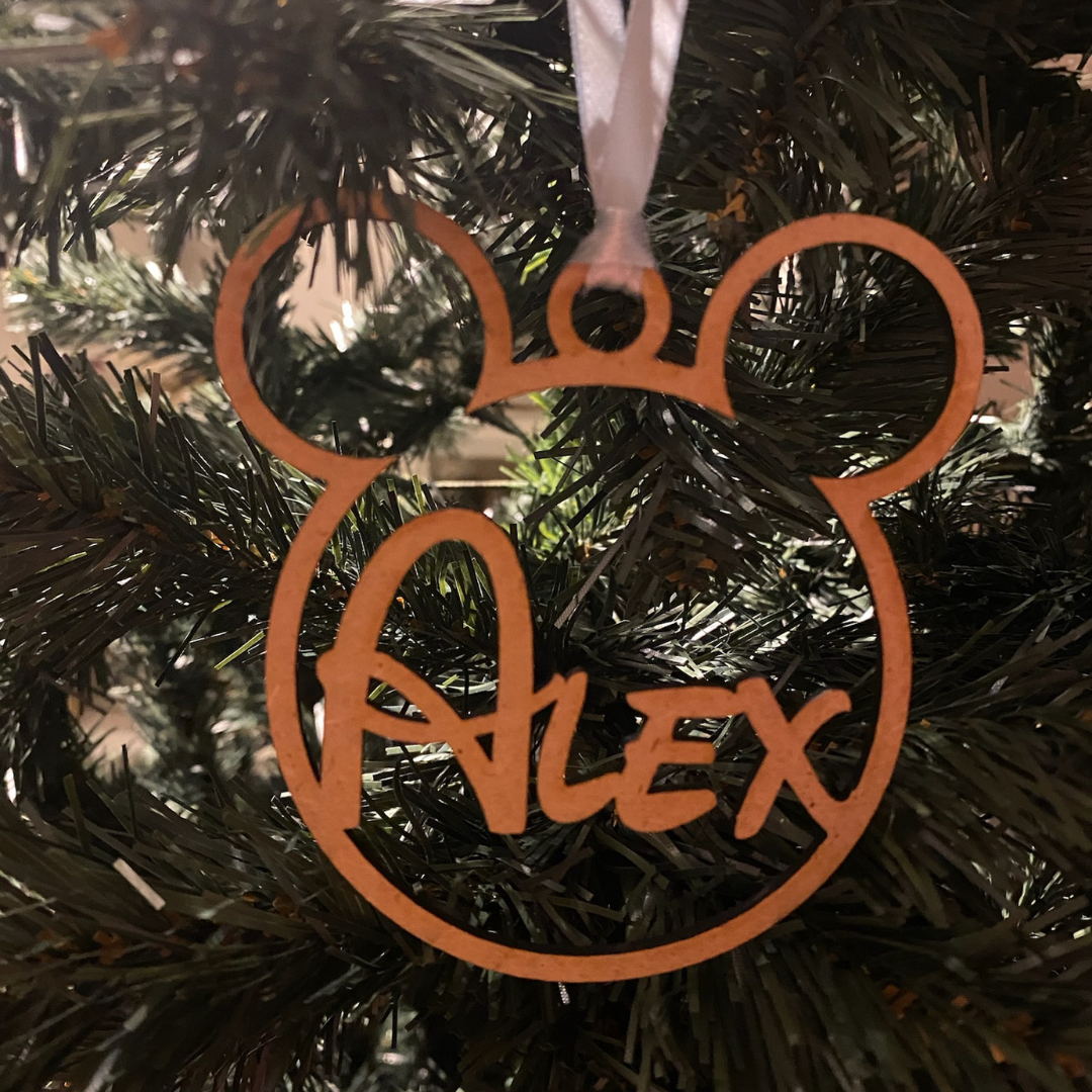 BOLA DE NAVIDAD DE MADERA CON NOMBRE MICKEY