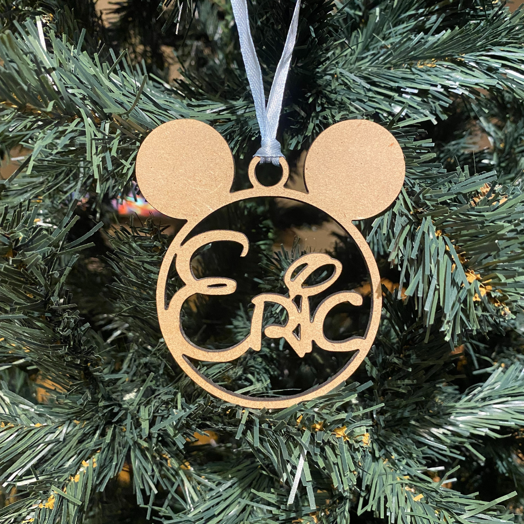 BOLA DE NAVIDAD DE MADERA CON NOMBRE MICKEY