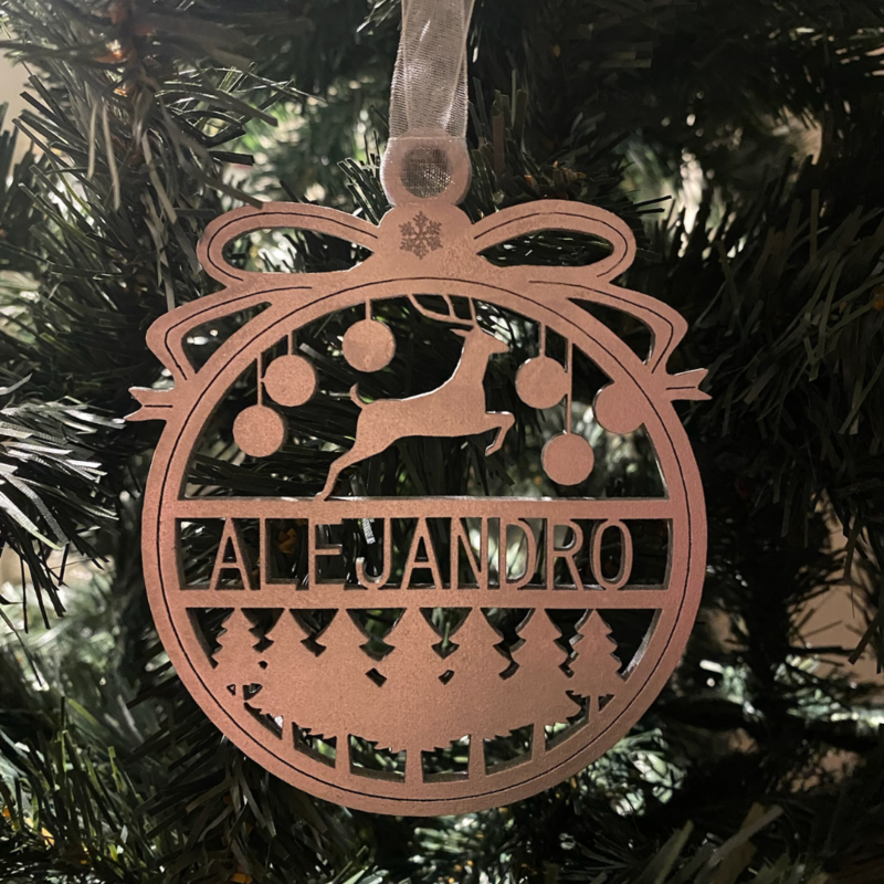 BOLA DE NAVIDAD DE MADERA CON NOMBRE RENO