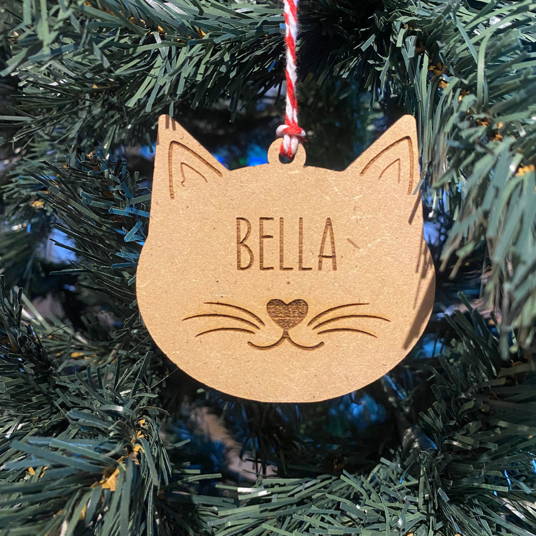 BOLA DE NAVIDAD DE MADERA CON NOMBRE GATO