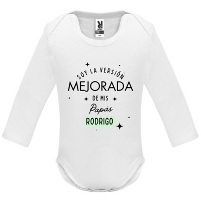 BODY SOY LA VERSIÓN MEJORADA DE MIS PAPÁS PERSONALIZADO BODY SOY LA VERSIÓN MEJORADA DE MIS PAPÁS PERSONALIZADO