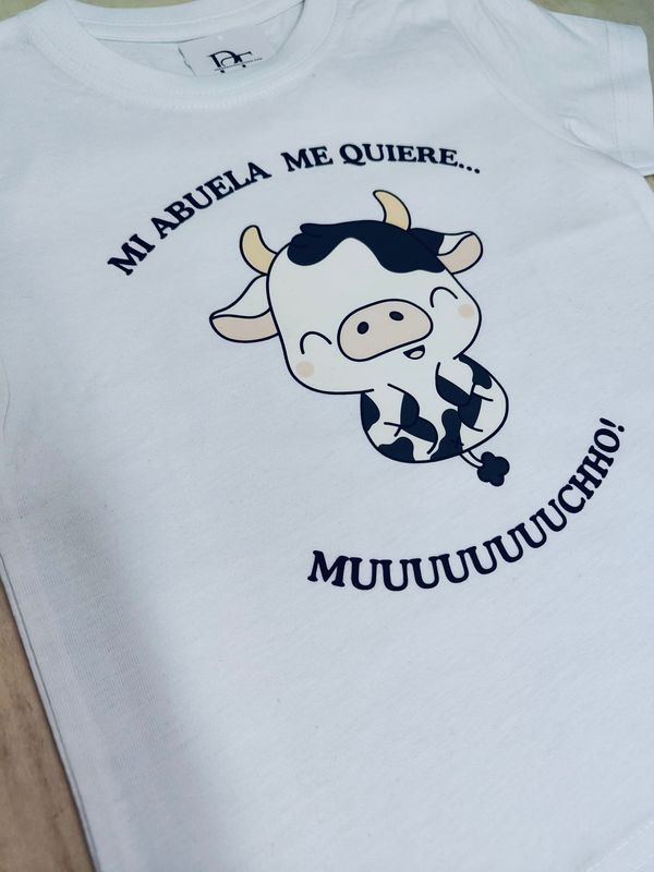 CAMISETA ME QUIERE MUCHO