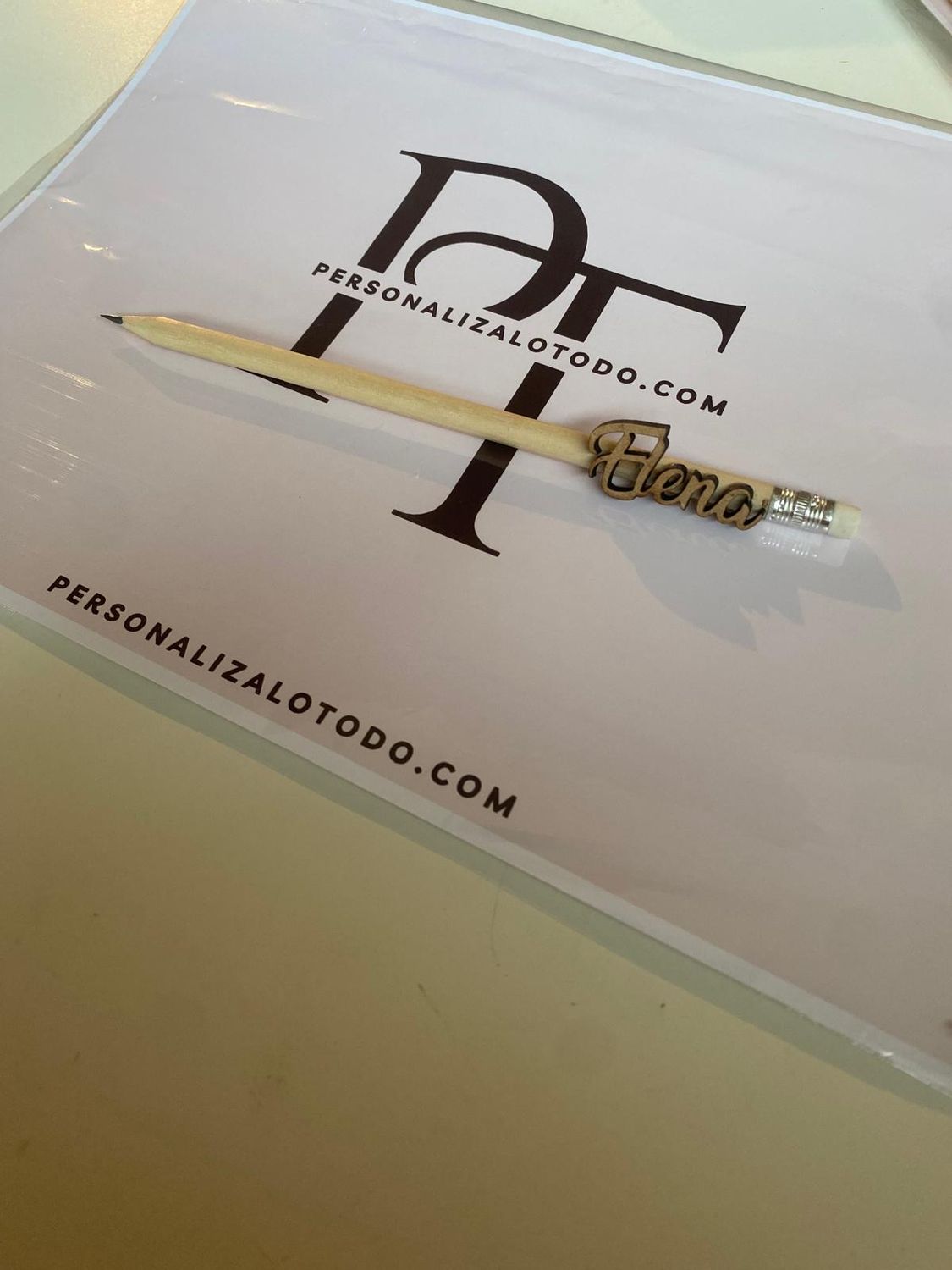Lápiz personalizado con nombre de madera