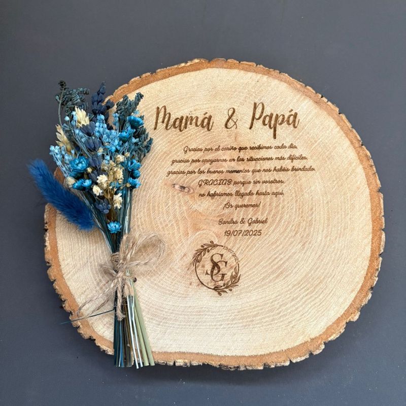 RODAJA DE MADERA CON FLORES PRESERVADAS