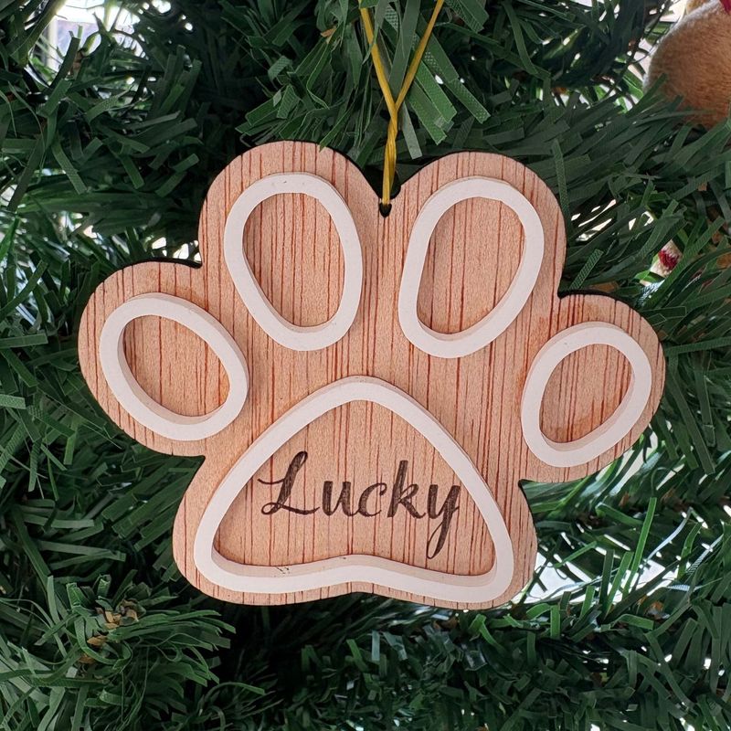 Adorno navideño esfera personalizada con nombre - madera Grabada copos de nieve y pinos