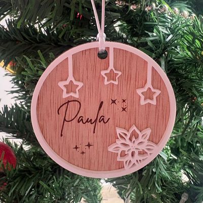 Adorno de Navidad personalizado de madera - Esfera con flor de pascua y estrellas- Personalizado Adorno de Navidad personalizado de madera - Esfera con flor de pascua y estrellas- Personalizado