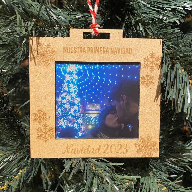 BOLA MINI PORTAFOTOS NUESTRA PRIMERA NAVIDAD