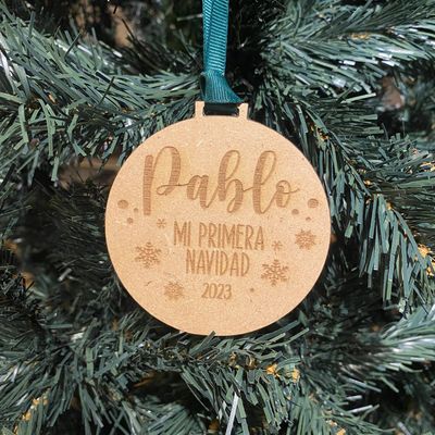 BOLA DE NAVIDAD DE MADERA CON NOMBRE MI PRIMERA NAVIDAD