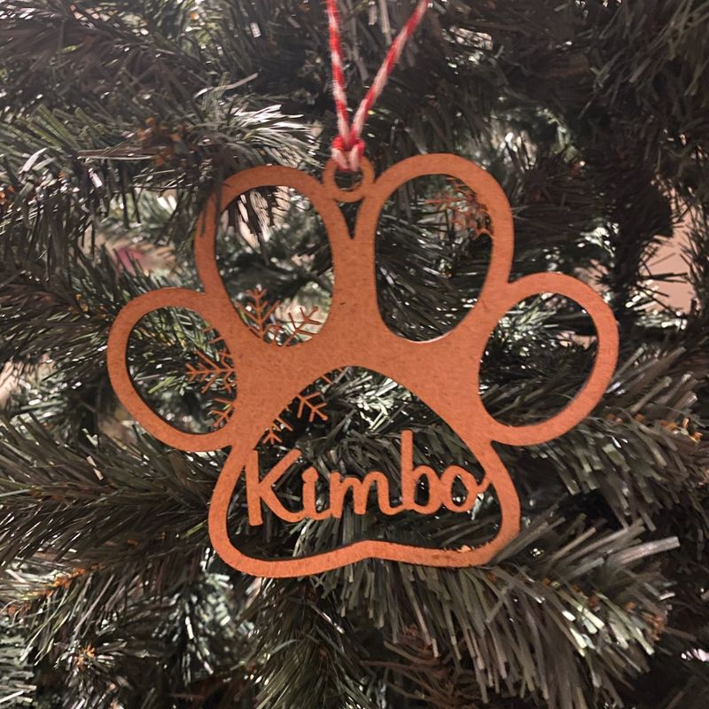 BOLA DE NAVIDAD DE MADERA CON NOMBRE HUELLA MASCOTA