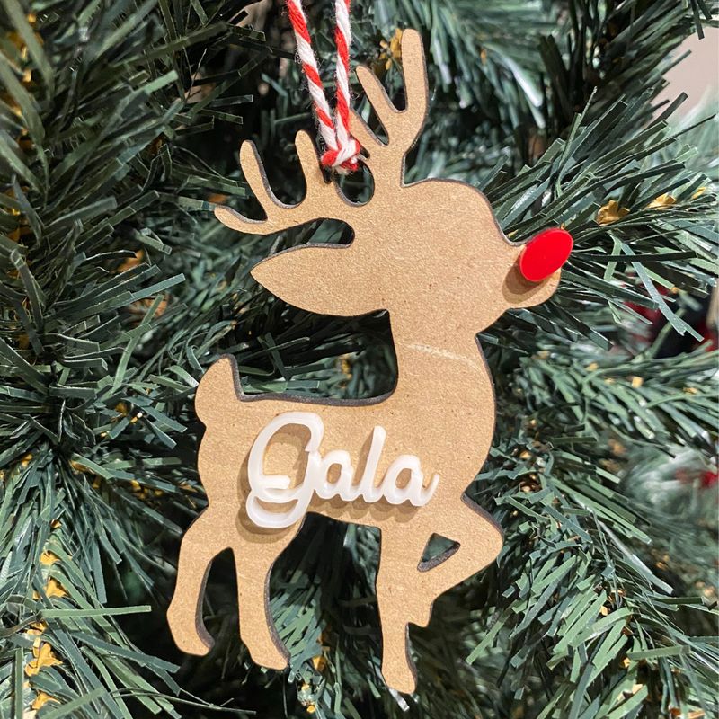 BOLA DE NAVIDAD DE MADERA CON NOMBRE FORMA RENO