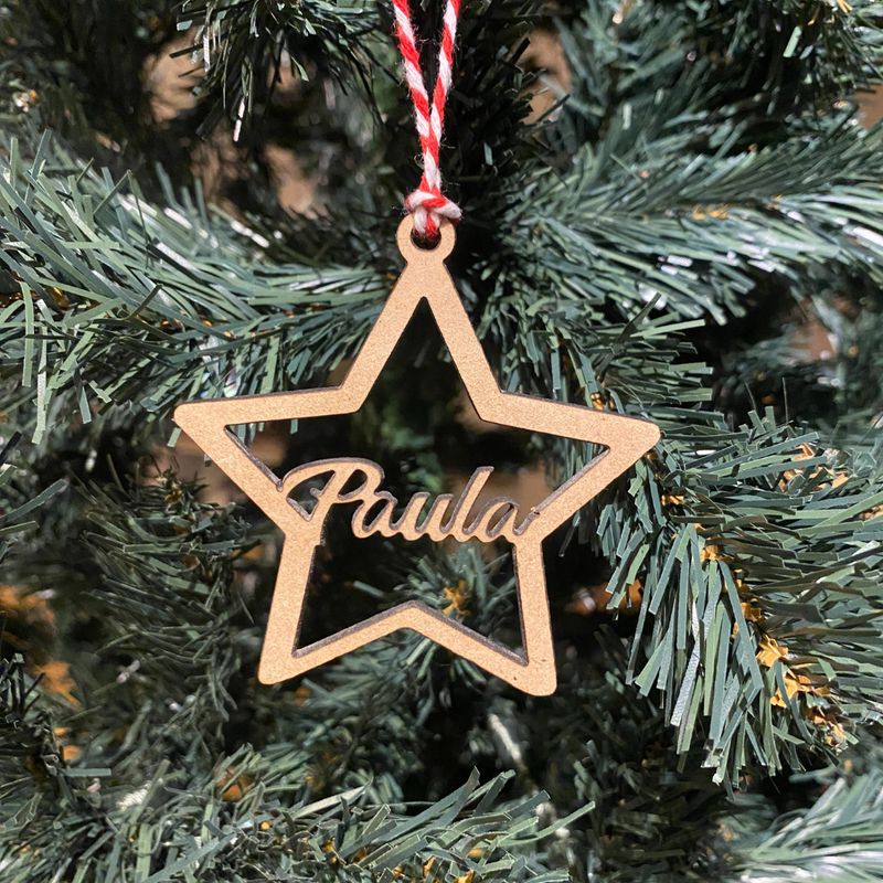 BOLA DE NAVIDAD DE MADERA CON NOMBRE ESTRELLA BÁSICA
