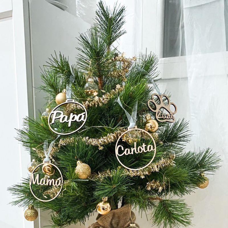 BOLA DE NAVIDAD DE MADERA CON NOMBRE BÁSICA