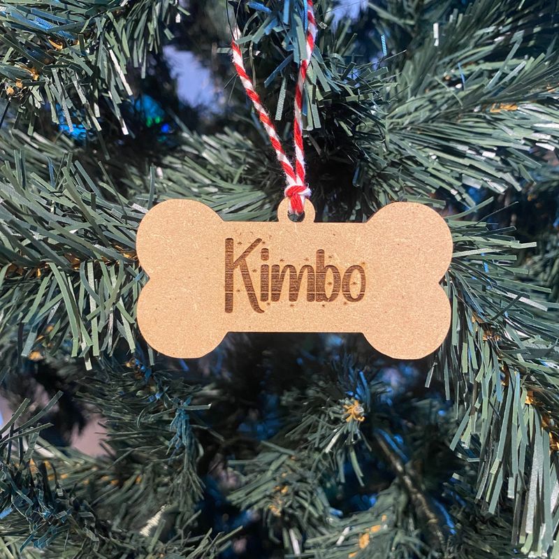 BOLA DE NAVIDAD DE MADERA CON NOMBRE HUESO BÁSICO MASCOTA