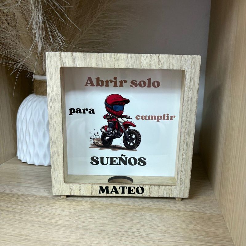 Hucha con diseño de motorista personalizada.