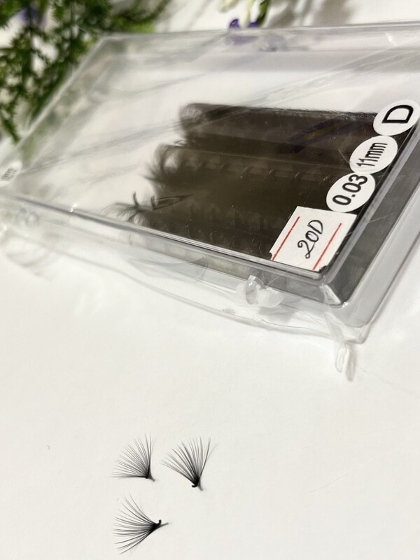 Mega Volume Lashes/ 20 D/ 0.03 mm/ 11 mm