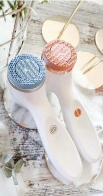 Lumispa IO-Cleansing Device w/ FREE Cleanser!!