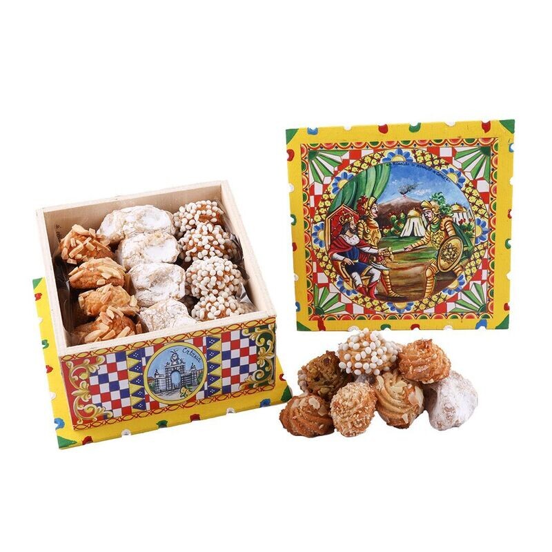 Scatola in legno con dolcetti alle mandorle