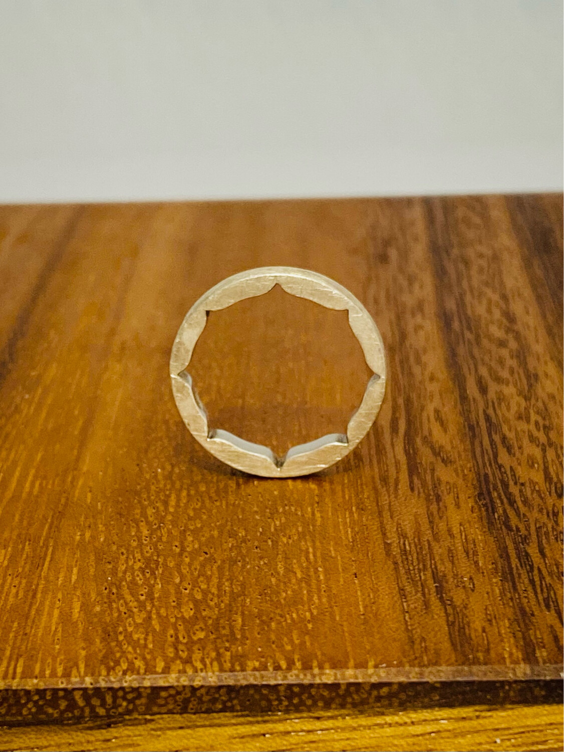 Hachiyo, 8 Lotus Petal Ring