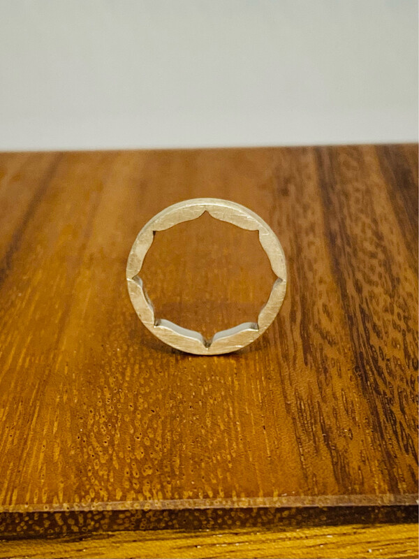 Hachiyo, 8 Lotus Petal Ring