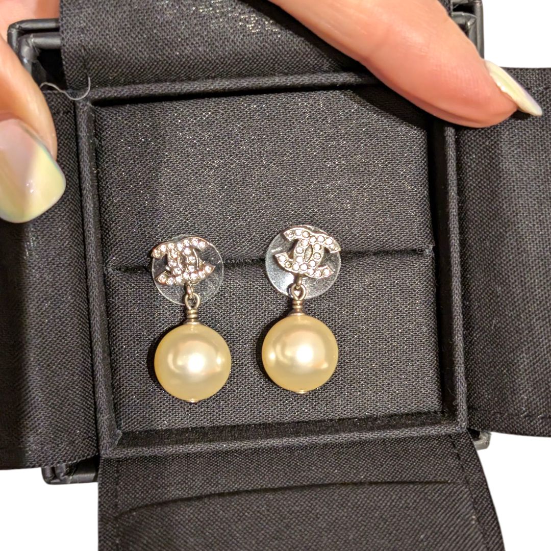 Chanel Earrings pearl drop CC
