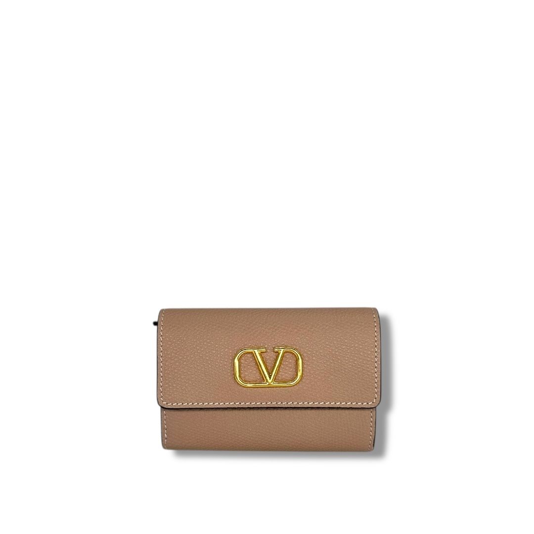 Valentino Garavani Signature Soft Grain Wallet in Rose Quartz Calfskin