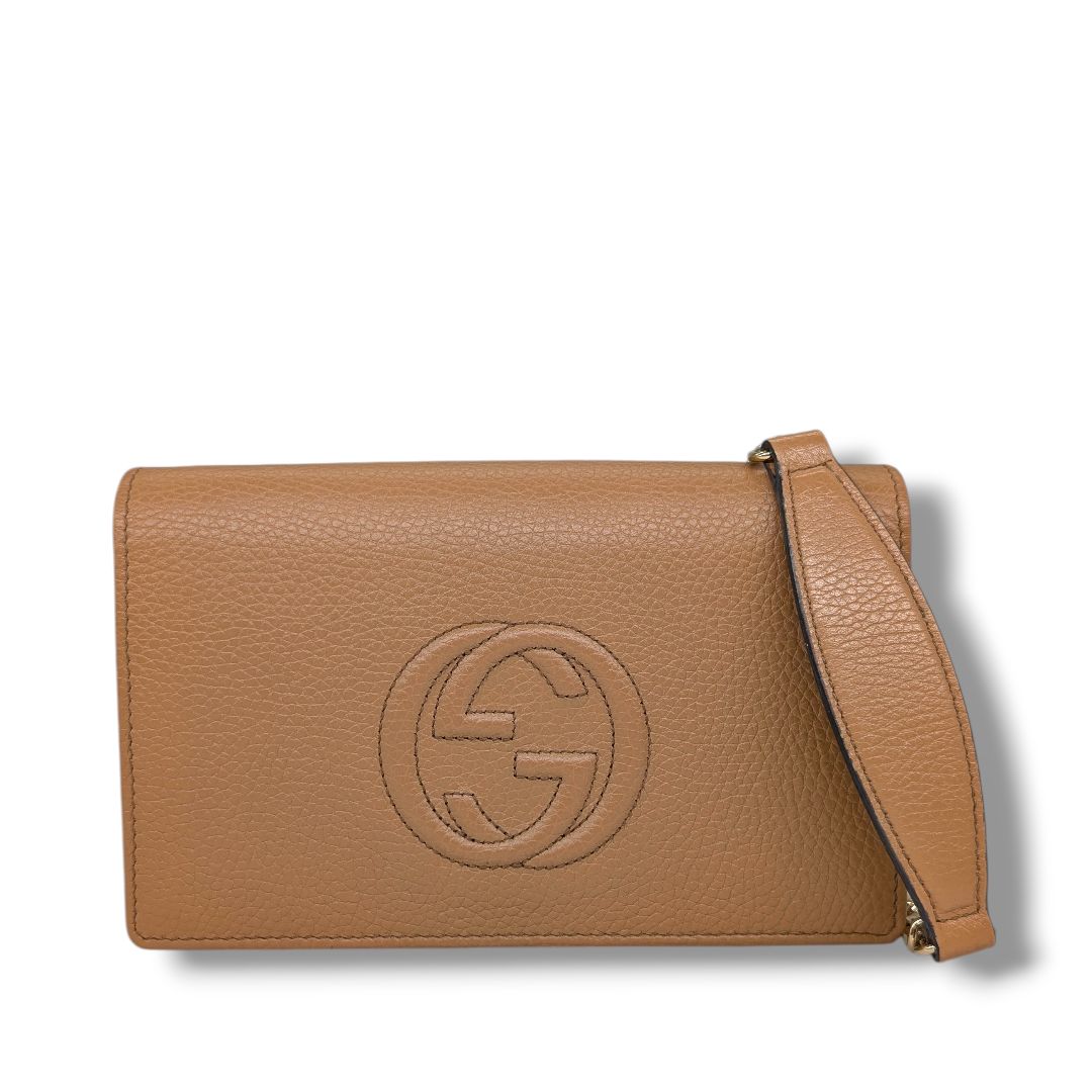 Gucci Pebbled Calfskin Soho Wallet on Chain Camelia