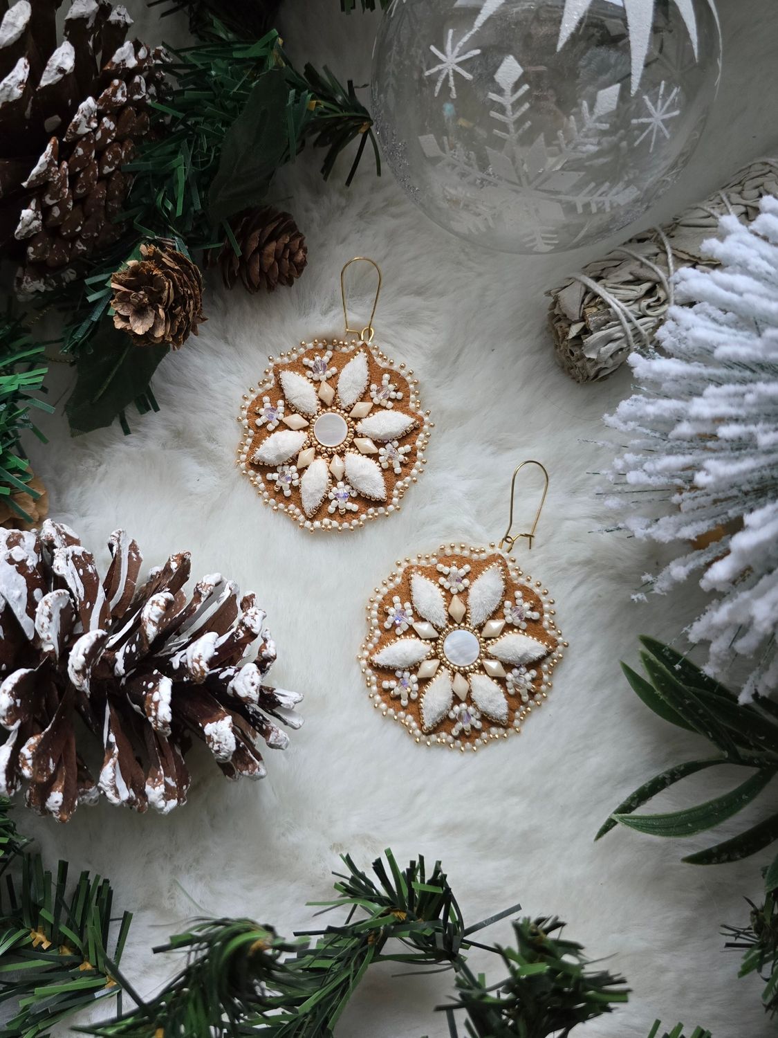 Large White reindeer tuft snowflakes