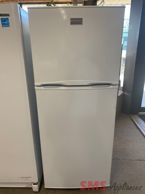 24' Frigidaire Refrigerator Model: FFET1222QW