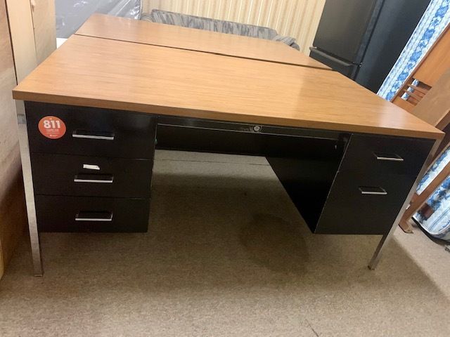 2 Light Wooden Desk