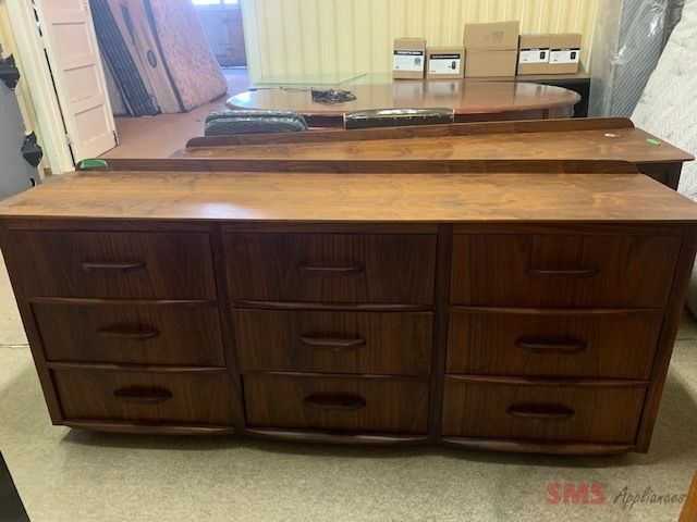 Big solid wood dresser(9 drawers)